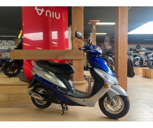 Peugeot v clic  25 KM