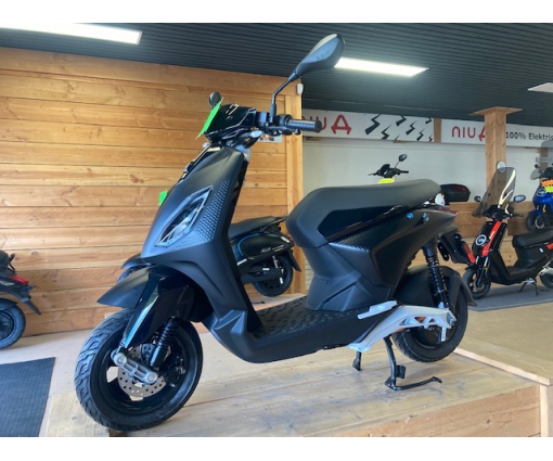 Piaggio one mat black 25KM