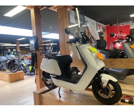 NIU NQI Lite white full option 45KM
