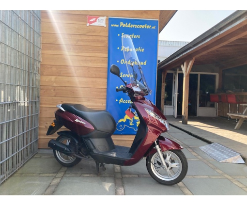 Peugeot Kisbee Bordo rood 25 KM